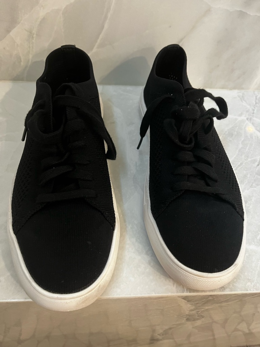Kenneth Cole Reaction Black Knit Low-Top Sneakers with White Sole